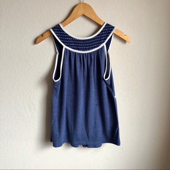 Sleeveless embroidered vneck flowy tank top - Picture 3 of 6